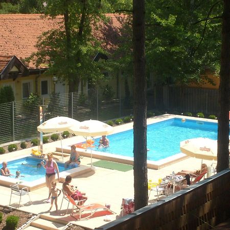 Hotel Korona Шиофок Экстерьер фото