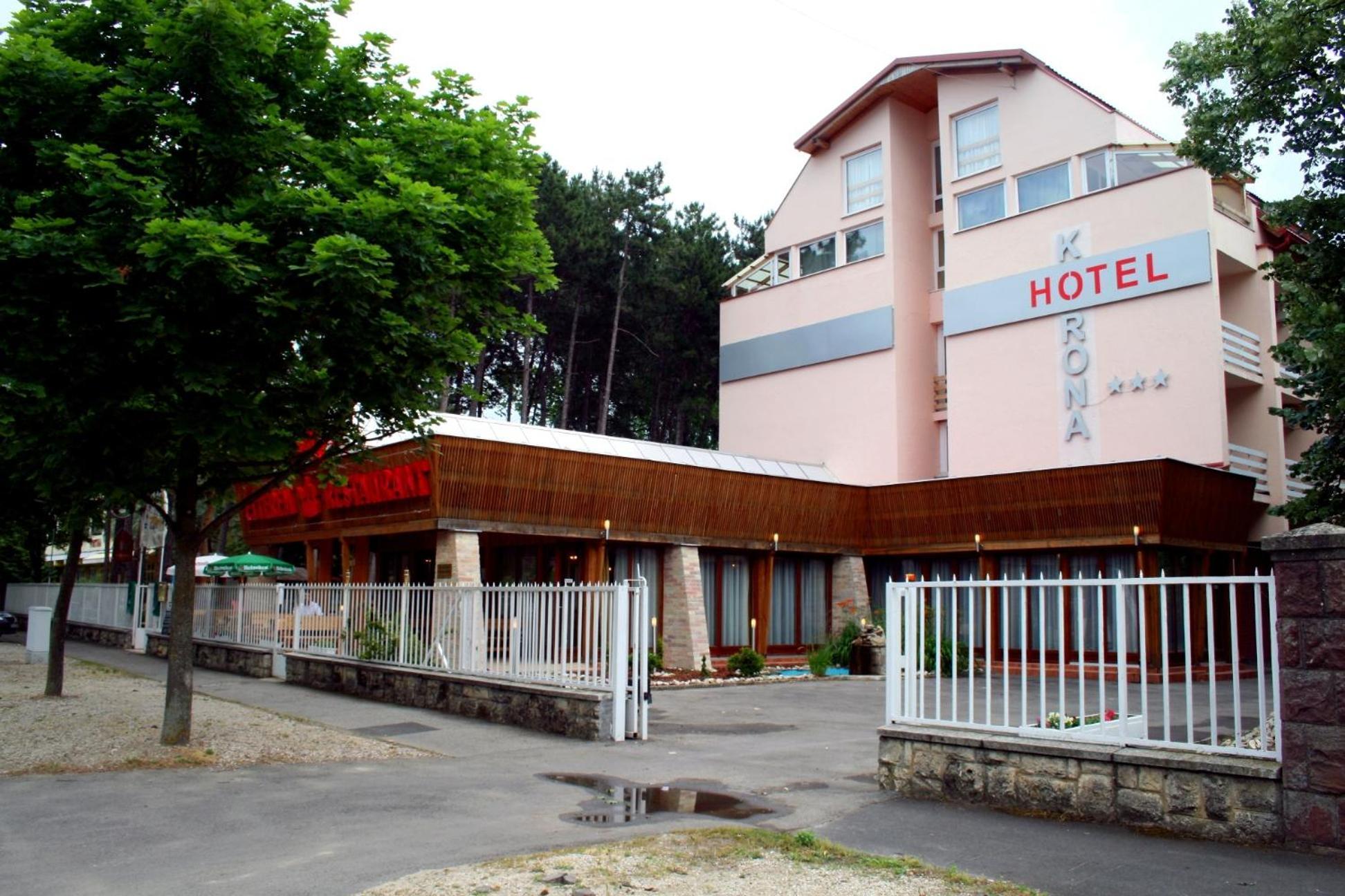 Hotel Korona Шиофок Экстерьер фото