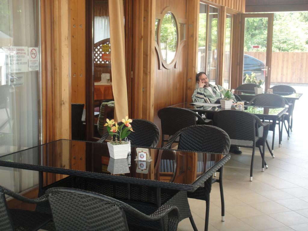 Hotel Korona Шиофок Экстерьер фото