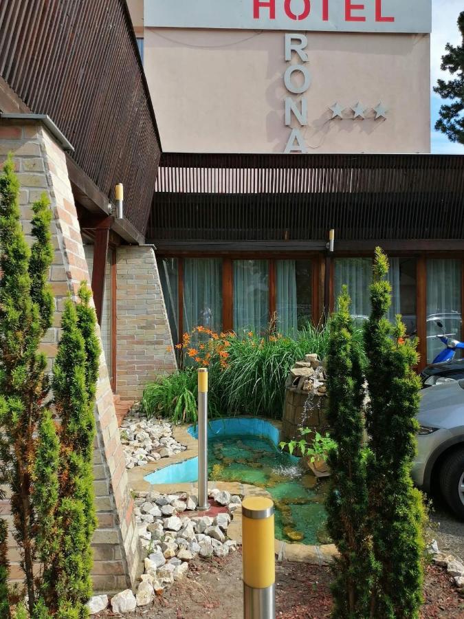 Hotel Korona Шиофок Экстерьер фото