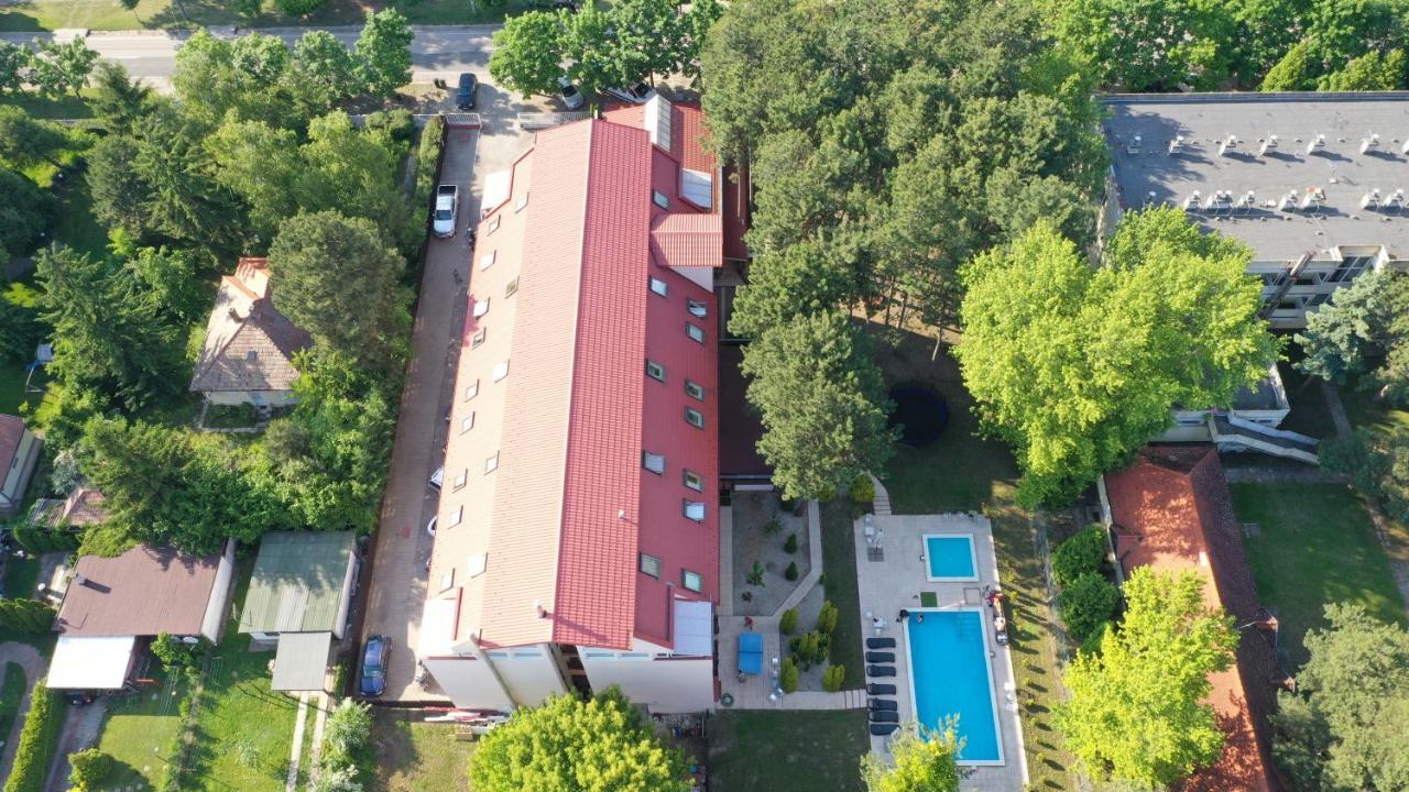 Hotel Korona Шиофок Экстерьер фото